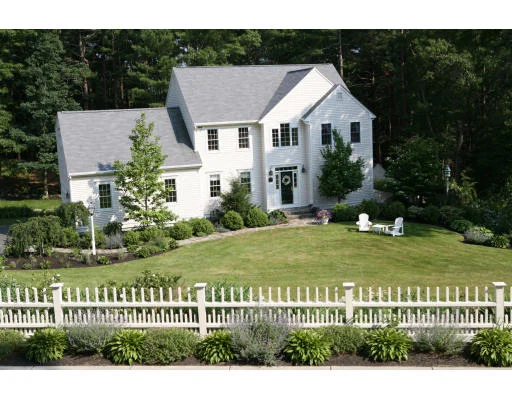 Unit for sale at 7 Laura's Lane, Marshfield, MA 02050