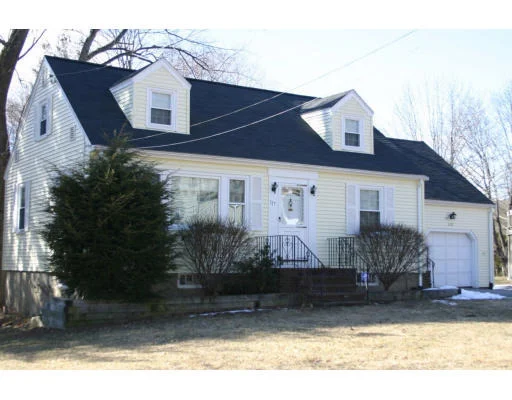 Unit for sale at 117 Robin Hill Rd, Chelmsford, MA 01824
