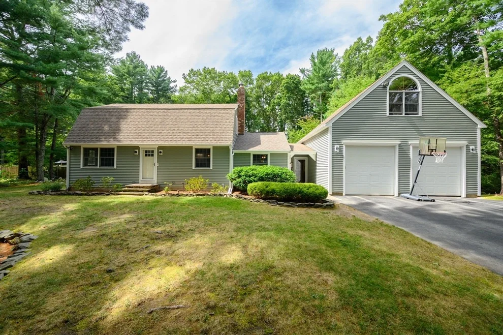Unit for sale at 86 Edgewater Dr, Pembroke, MA 02359