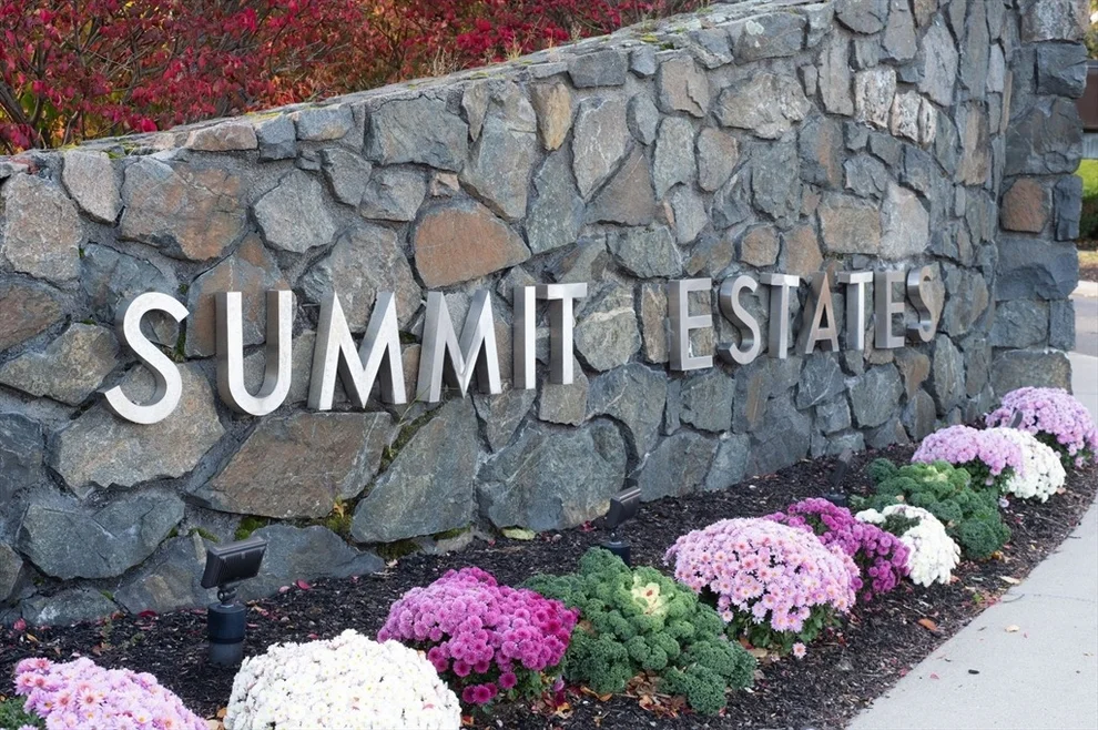 Unit for sale at 1004 Paradise Rd, Swampscott, MA 01907