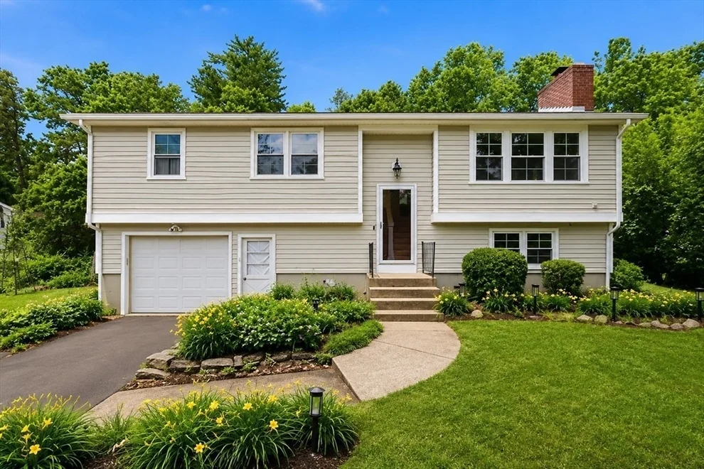 Unit for sale at 23 Phelps St, Easthampton, MA 01027