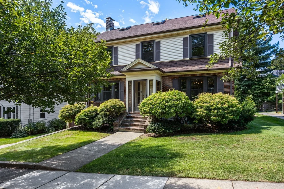 Unit for sale at 25 Lovell Rd, Watertown, MA 02472