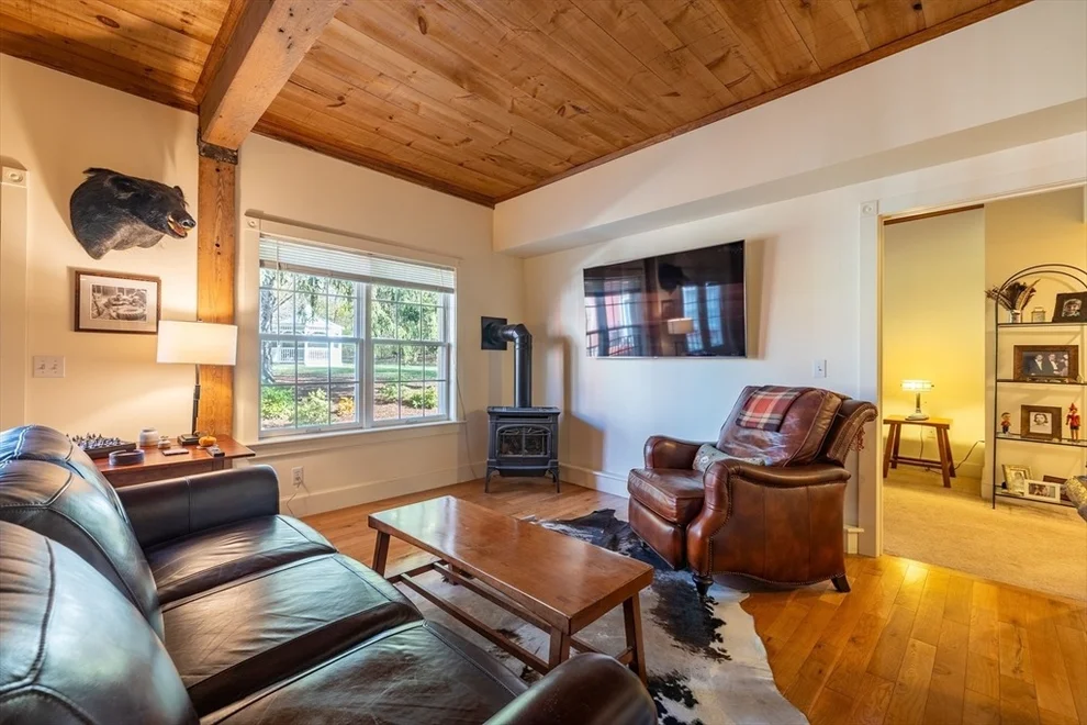 Unit for sale at 7 Chester Rd, Derry, NH 03038