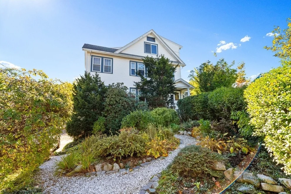 Unit for sale at 87 Templeton Pkwy, Watertown, MA 02472