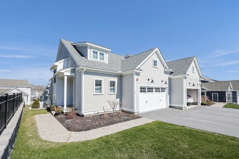 Unit for sale at 13 Birkdale Ln, Hopkinton, MA 01748
