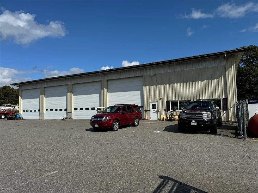 Unit for sale at 92 Old Town House Rd, Yarmouth, MA 02664