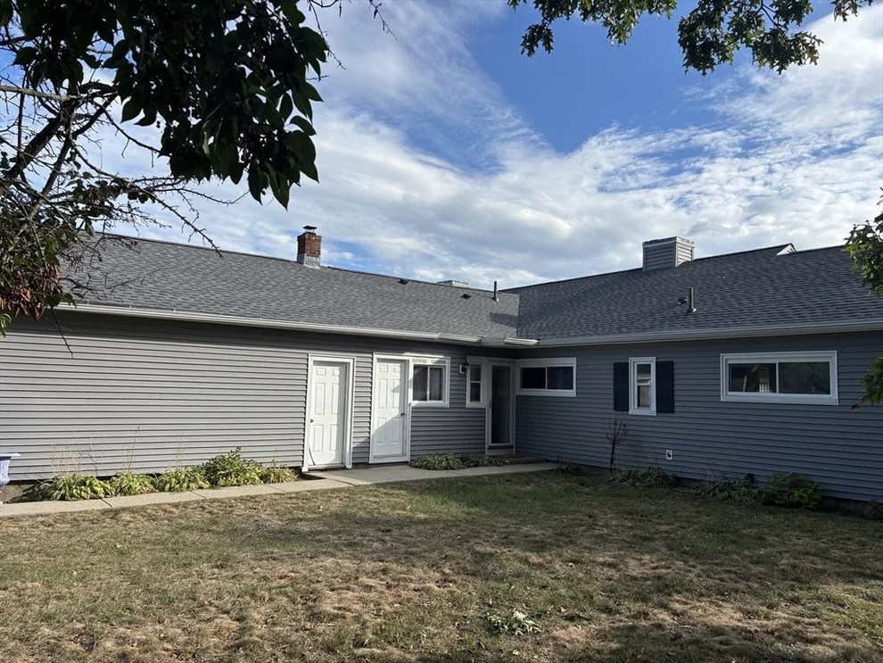 Unit for sale at 17 Robinridge Rd, Chicopee, MA 01022