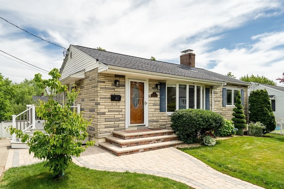 Unit for sale at 2 Maria Ct, Woburn, MA 01801