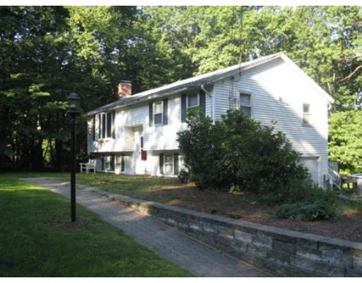 Unit for sale at 15 Donnelly Xrd, Spencer, MA 01562