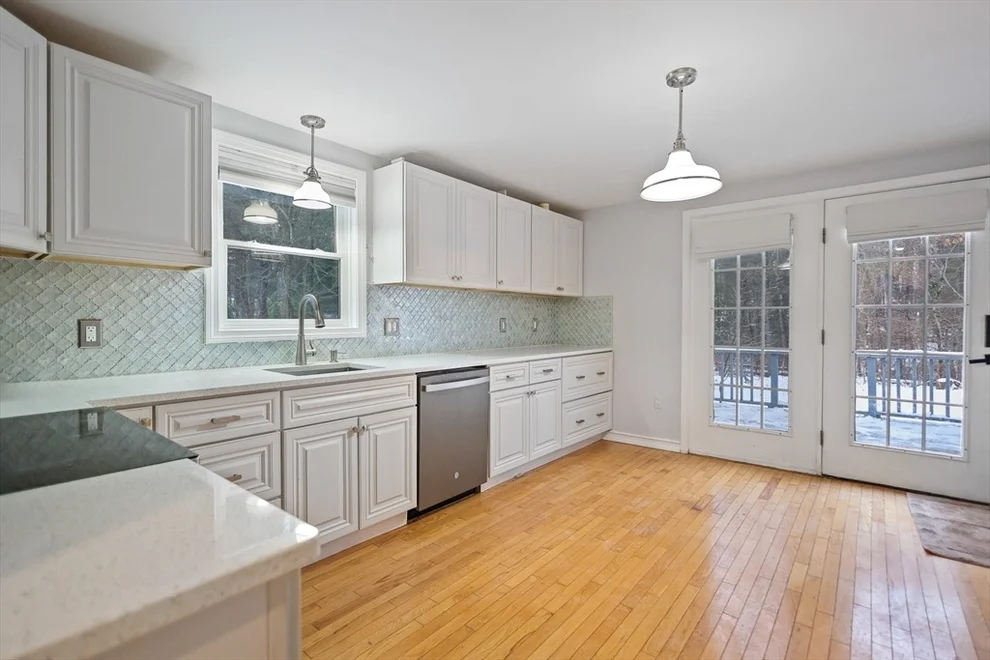 Unit for sale at 15 Canterbury Forest, Plaistow, NH 03865