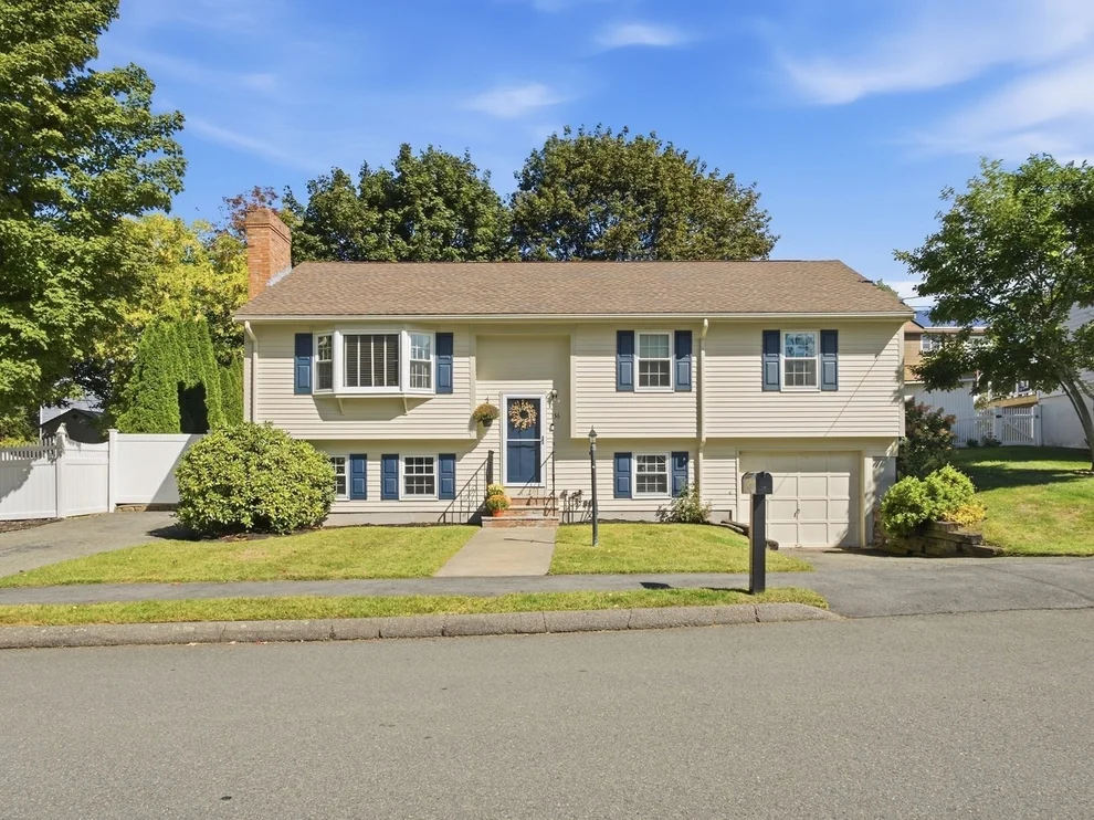 Unit for sale at 136 Maplewood Rd, Lynn, MA 01904