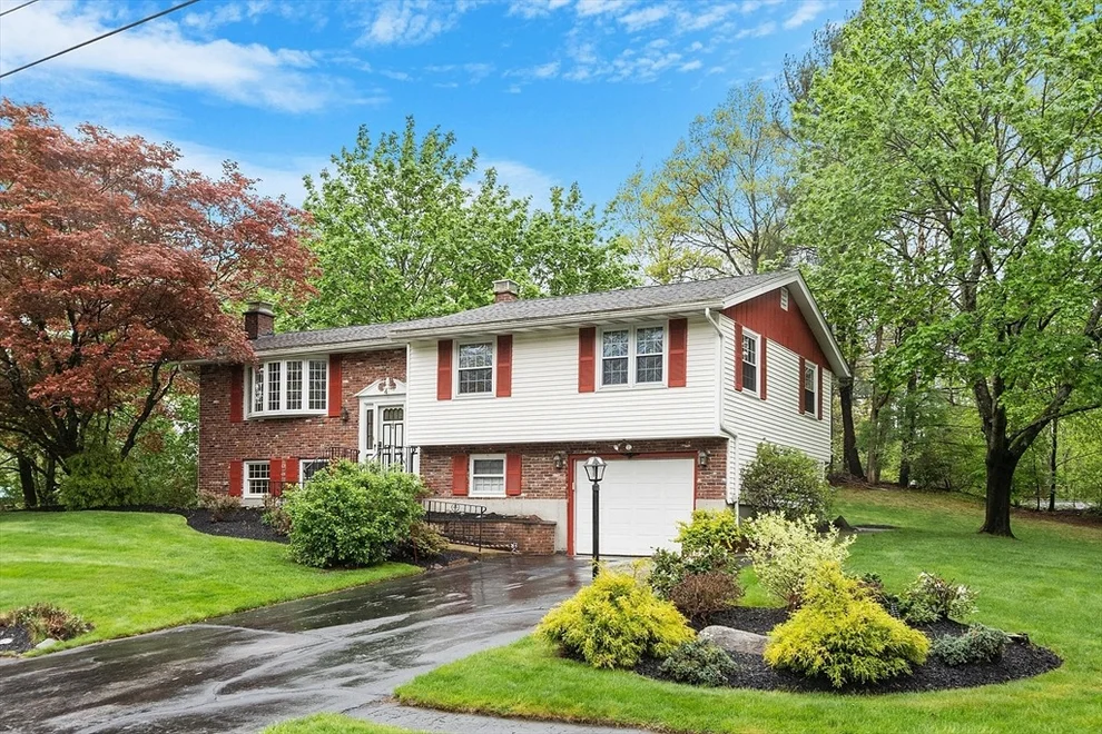 Unit for sale at 4 Montcastle Dr, Chelmsford, MA 01824
