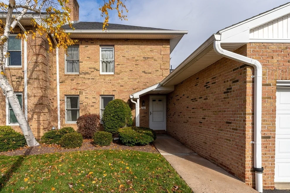 Unit for sale at 7 Castle Hill Rd, Agawam, MA 01001