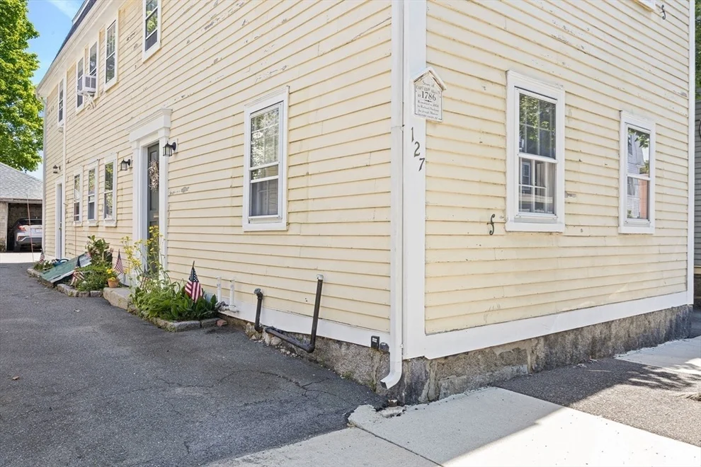 Unit for sale at 127 Derby St, Salem, MA 01970