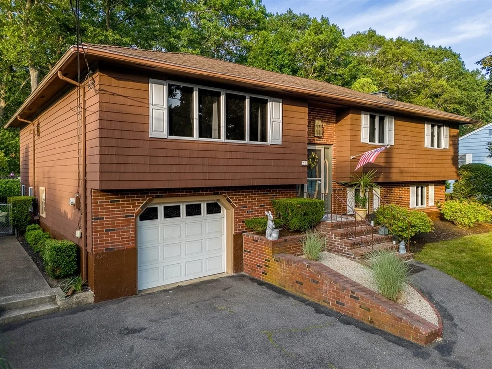 Unit for sale at 21 Joyce Rd, Peabody, MA 01960