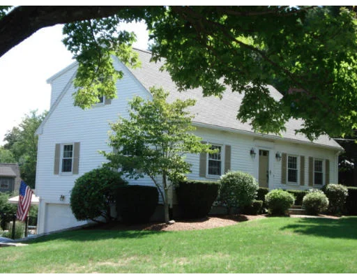 Unit for sale at 546 Union St, Franklin, MA 02038