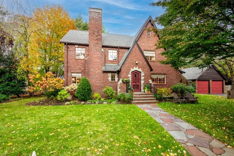 Unit for sale at 8 Felsdale Close, Winchester, MA 01890