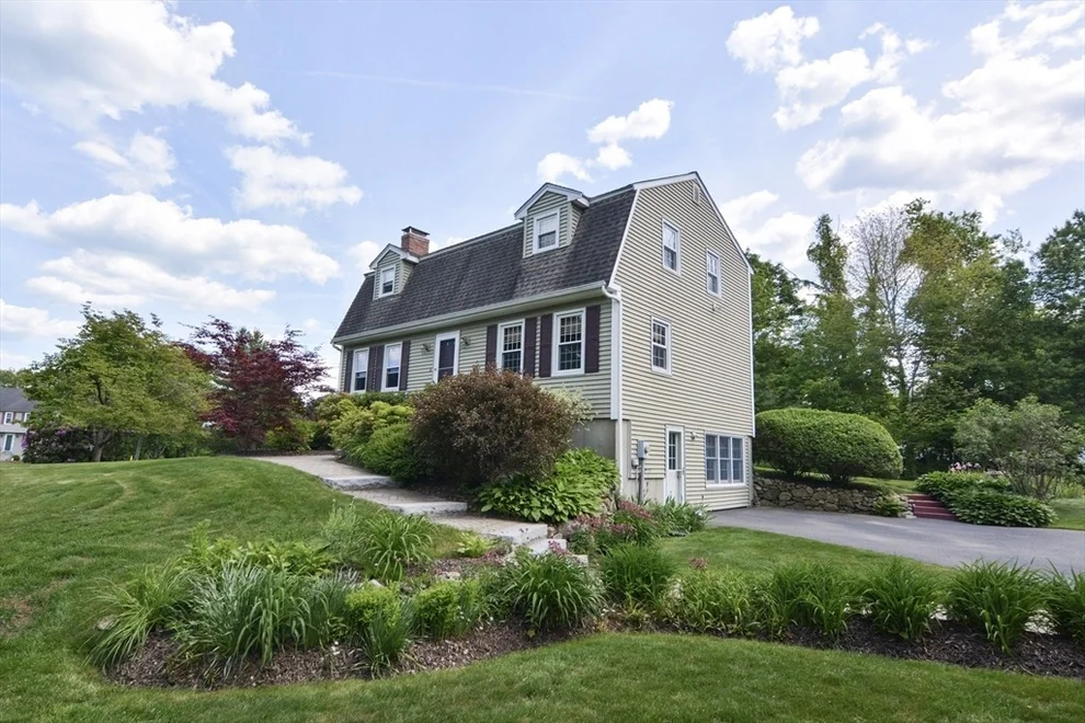 Unit for sale at 6 Thayer Rd, Medway, MA 02053