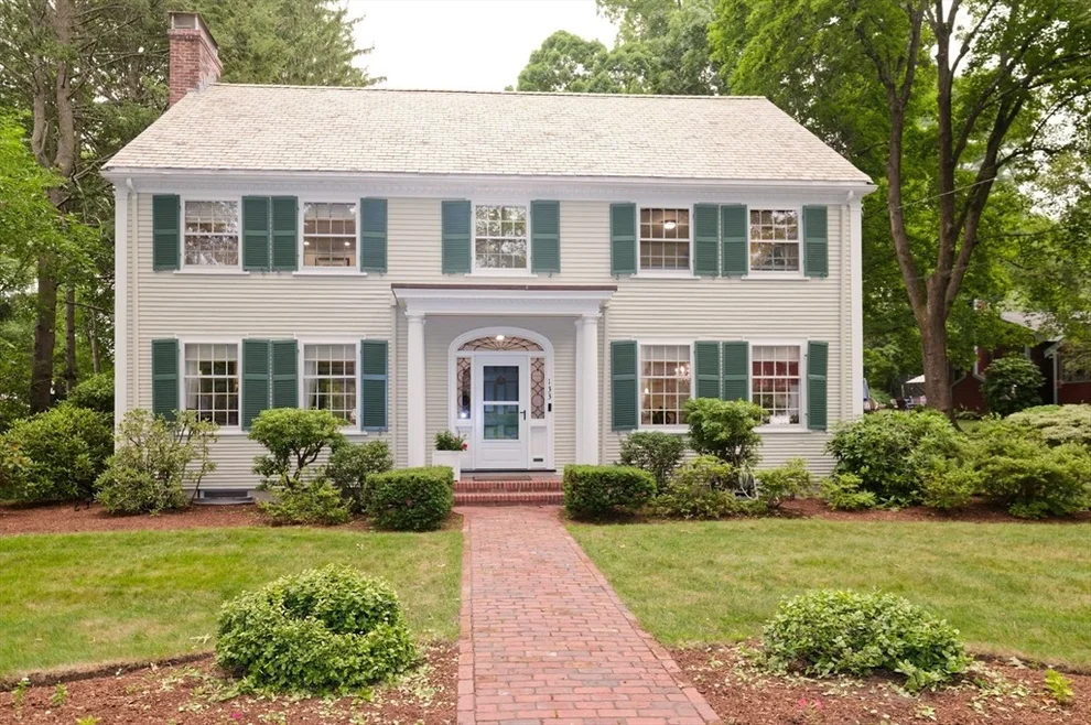 Unit for sale at 133 Arnold Rd, Newton, MA 02459