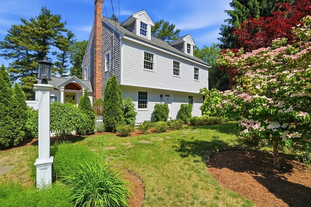 Unit for sale at 26 Acorn St, Duxbury, MA 02332