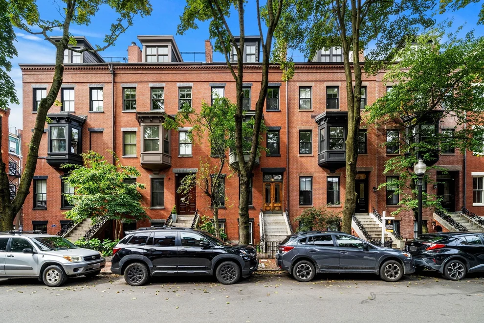 Unit for sale at 194 W Springfield St, Boston, MA 02118