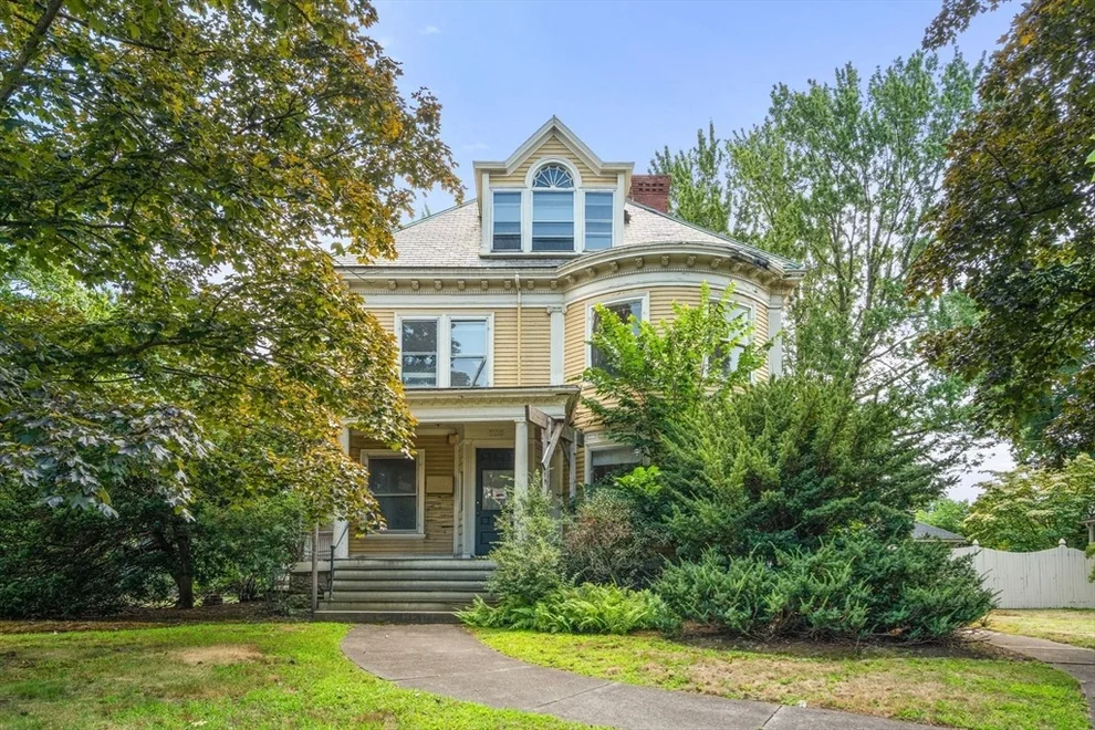 Unit for sale at 235 Mount Auburn St, Watertown, MA 02472
