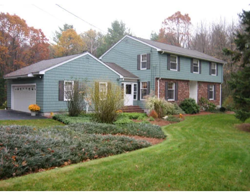 Unit for sale at 8 Regis Rd, Andover, MA 01810