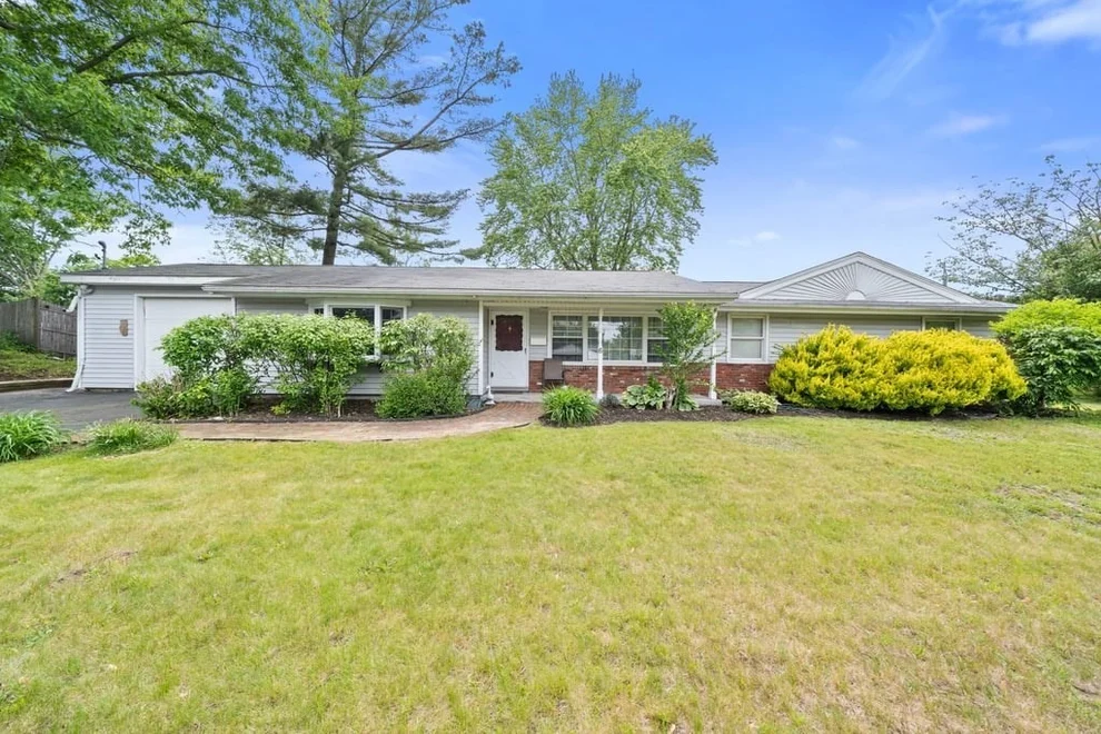 Unit for sale at 6 Antrim Rd, Peabody, MA 01960