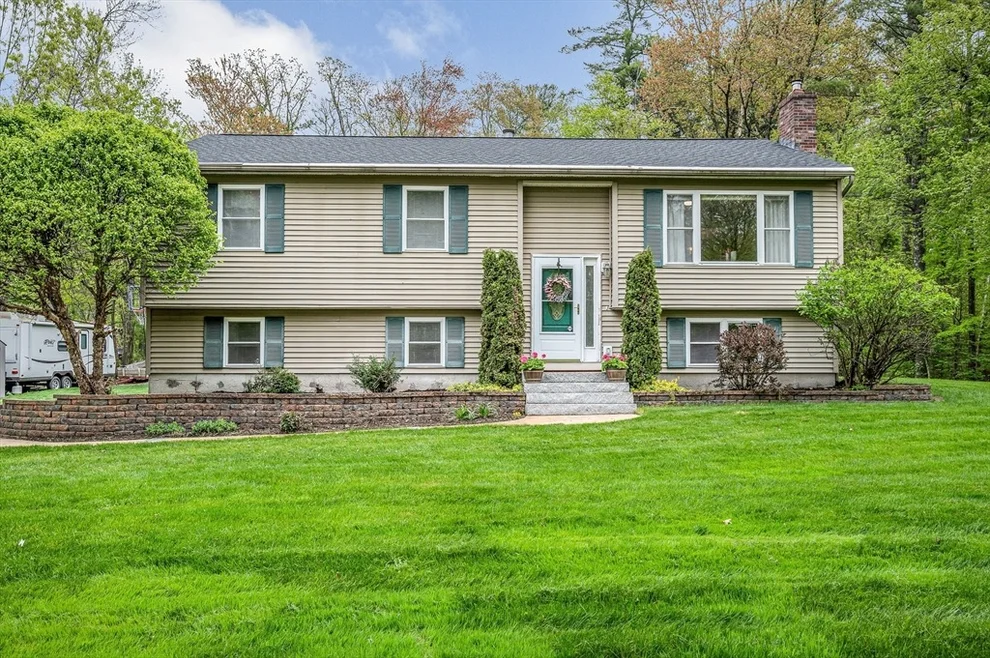 Unit for sale at 28 Hardy, Londonderry, NH 03053