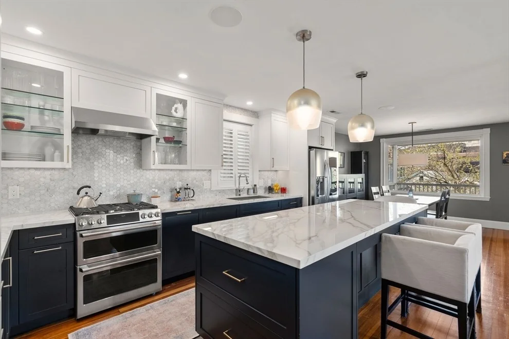 Unit for sale at 118 Kinnaird St, Cambridge, MA 02139