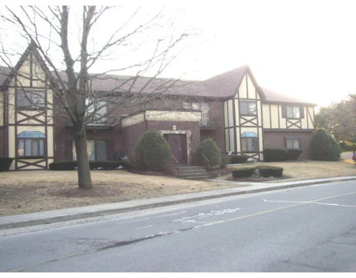 Unit for sale at 4 Rainbow Pond Dr, Walpole, MA 02081