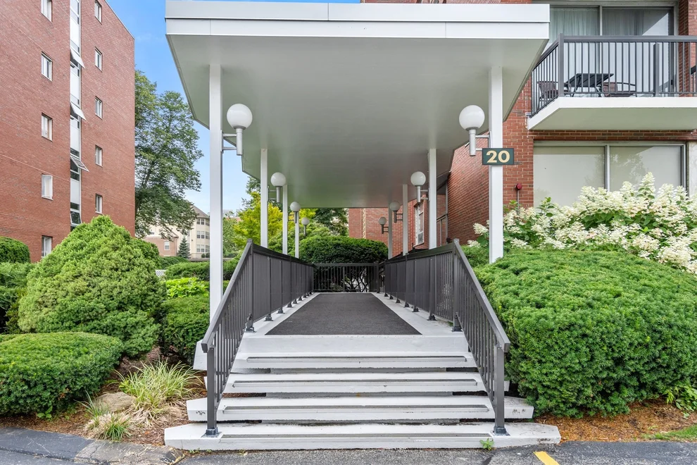 Unit for sale at 20 Hammond Pond Pkwy, Newton, MA 02467