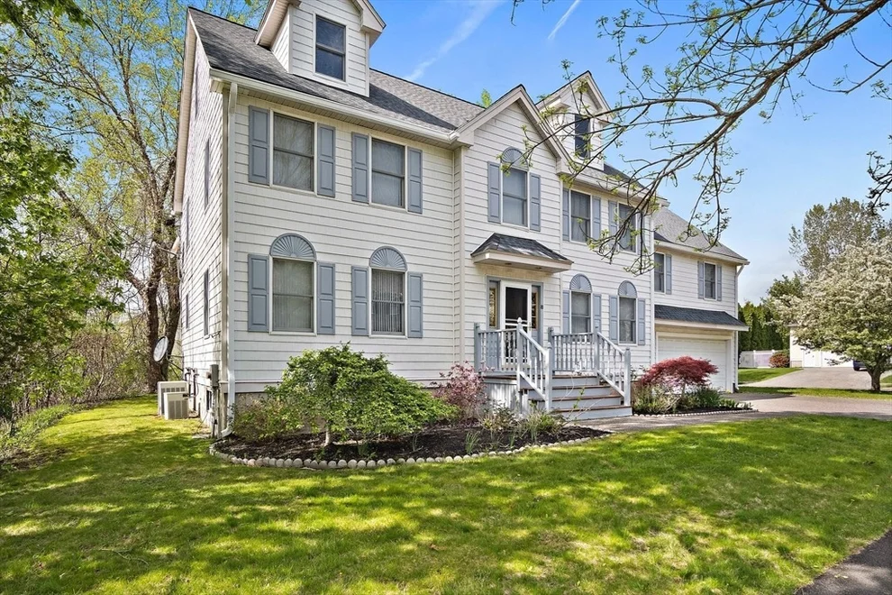 Unit for sale at 8 Old Farm Rd, Woburn, MA 01801