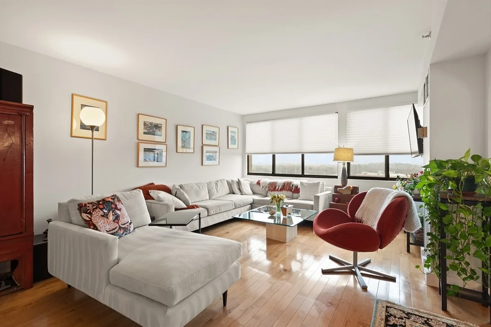 Unit for sale at 250 Hammond Pond Pkwy, Newton, MA 02467