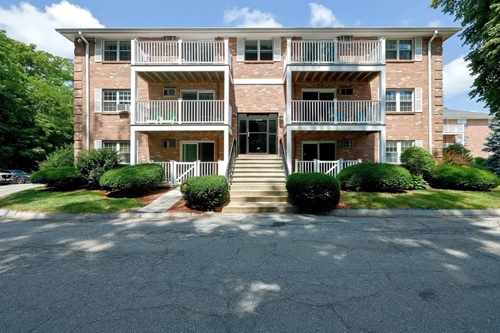 Unit for sale at 7 Karen Cir, Billerica, MA 01821