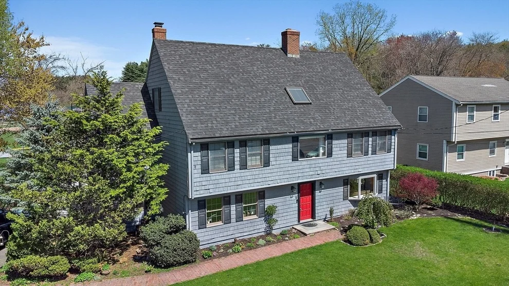 Unit for sale at 100 Farm St, Wakefield, MA 01880