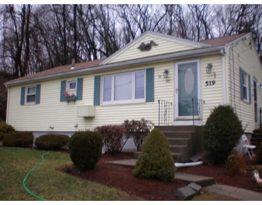 Unit for sale at 519 Concord St, Holliston, MA 01746