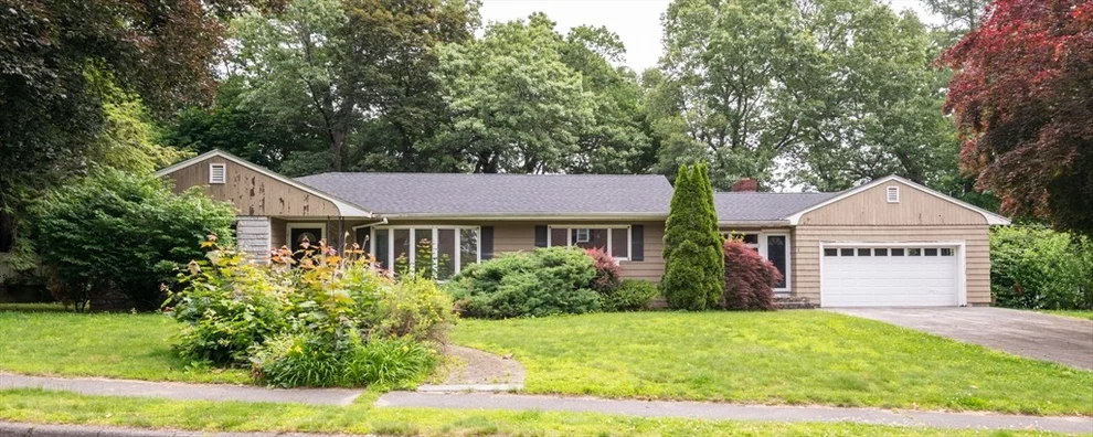 Unit for sale at 1 Hunting Ln, Lynnfield, MA 01940