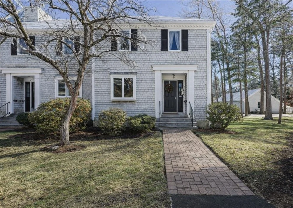 Unit for sale at 225 Lincoln St, Duxbury, MA 02332