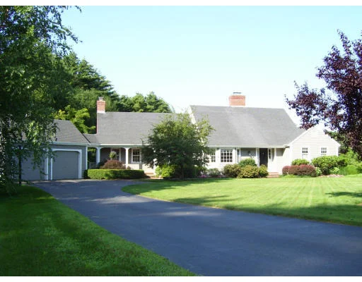 Unit for sale at 14 Lakeview Cir, Sutton, MA 01590