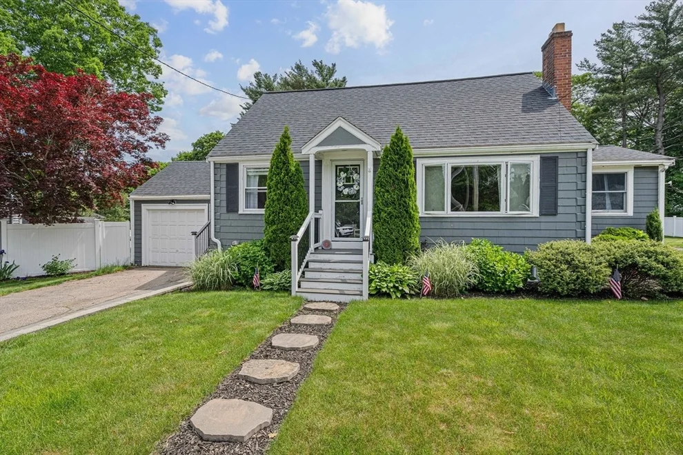 Unit for sale at 864 Front St, Weymouth, MA 02190