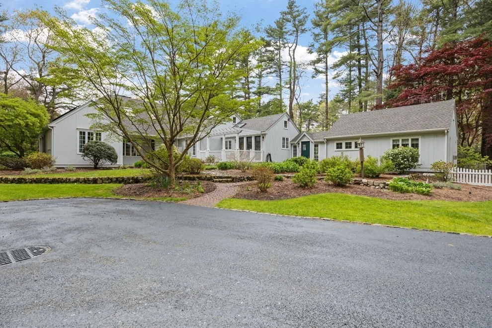 Unit for sale at 908 Main St, Norwell, MA 02061