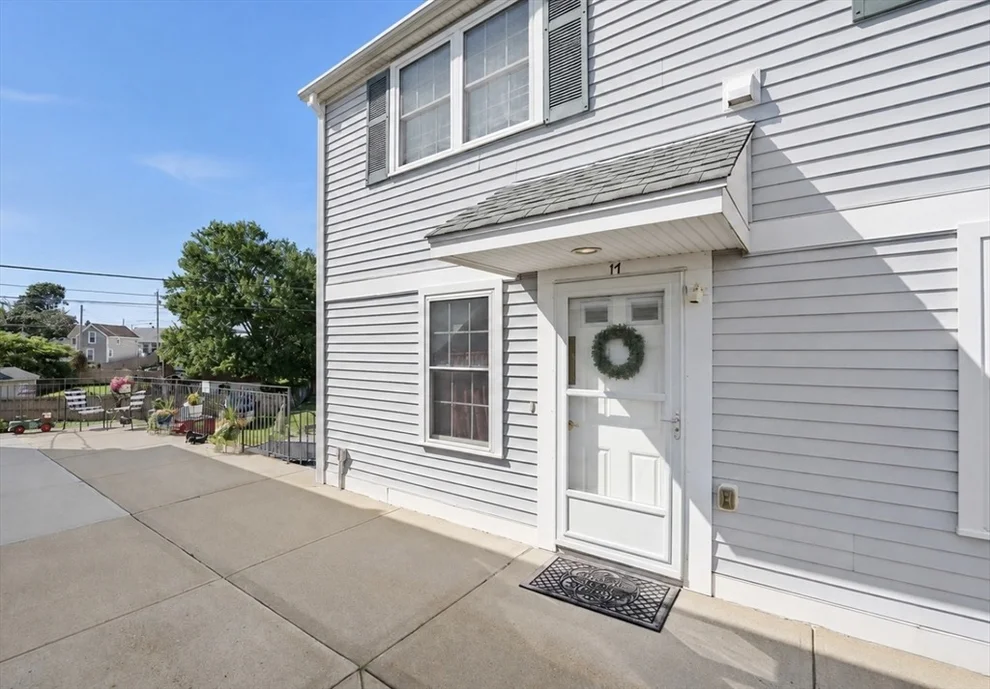 Unit for sale at 166 Pinehurst Ave, Swansea, MA 02777