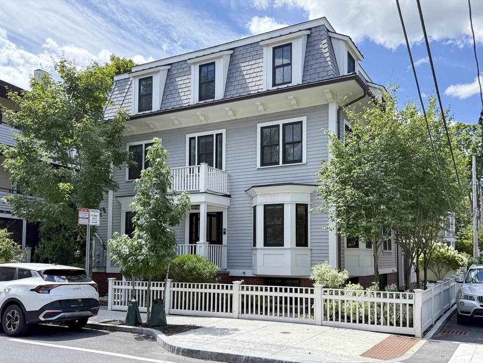 Unit for sale at 35 Willard St, Cambridge, MA 02138