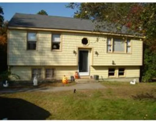 Unit for sale at 9 Mansfield Dr, Millville, MA 01529
