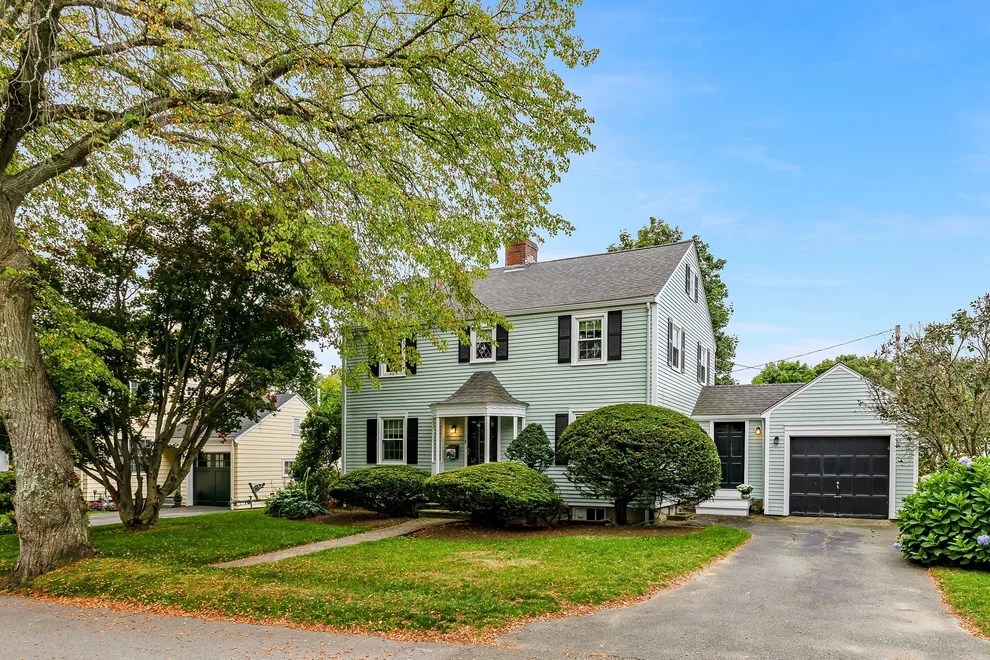 Unit for sale at 18 Mohawk Rd, Marblehead, MA 01945