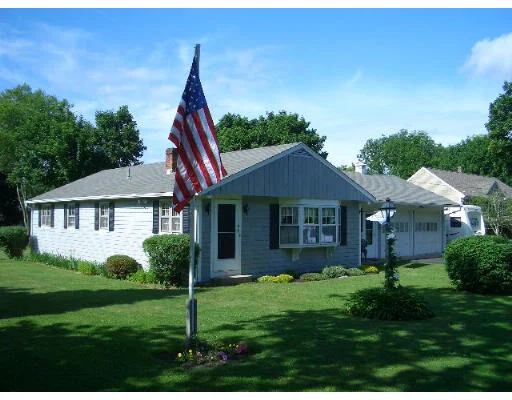 Unit for sale at 15 Rounseville Rd, Rochester, MA 02770