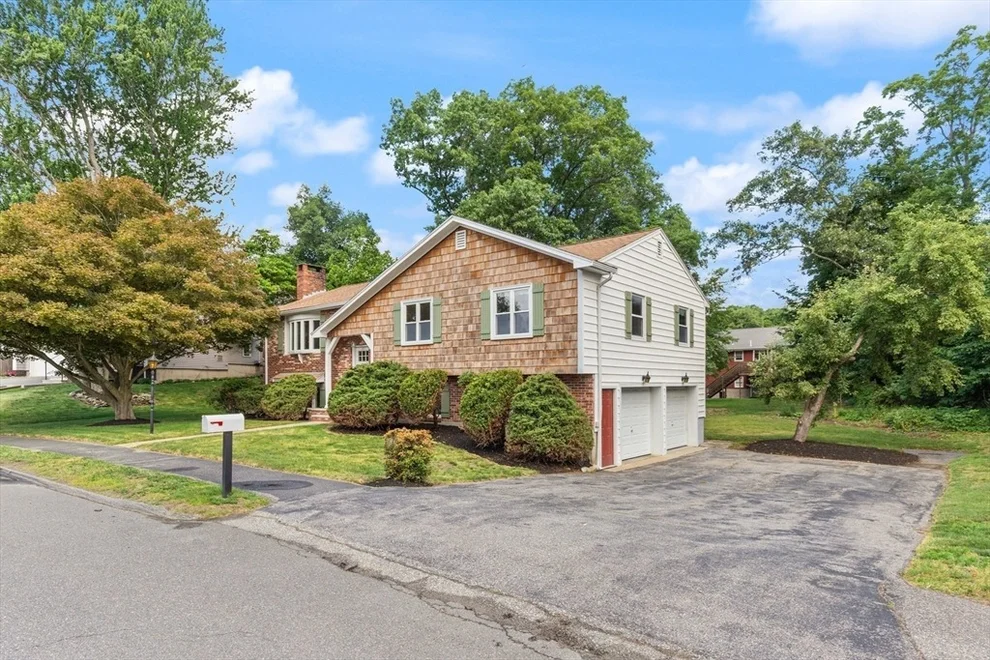 Unit for sale at 17 Tamarock Ter, Stoneham, MA 02180
