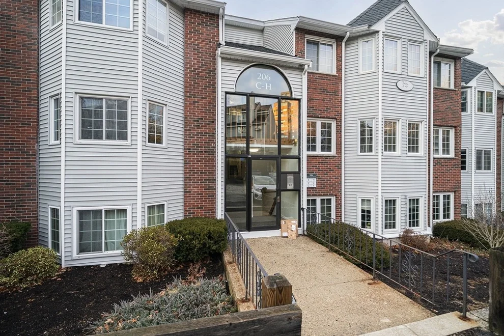 Unit for sale at 206 Tall Oaks Dr, Weymouth, MA 02190