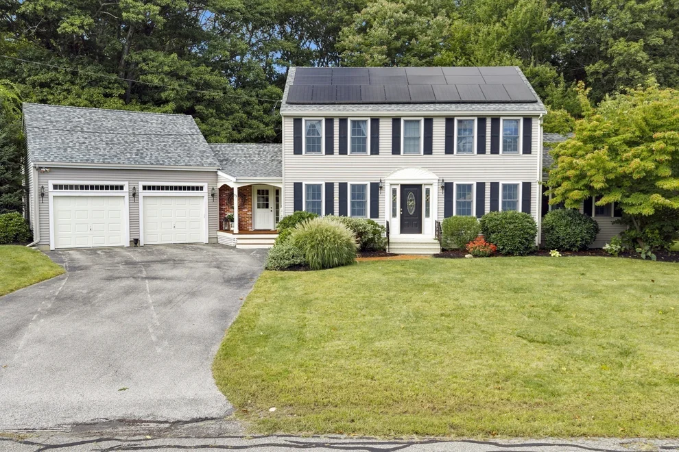 Unit for sale at 93 Mcclellan Rd, Sutton, MA 01590